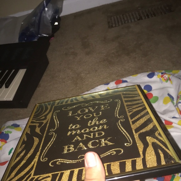 Huh - Picture 3 of 4